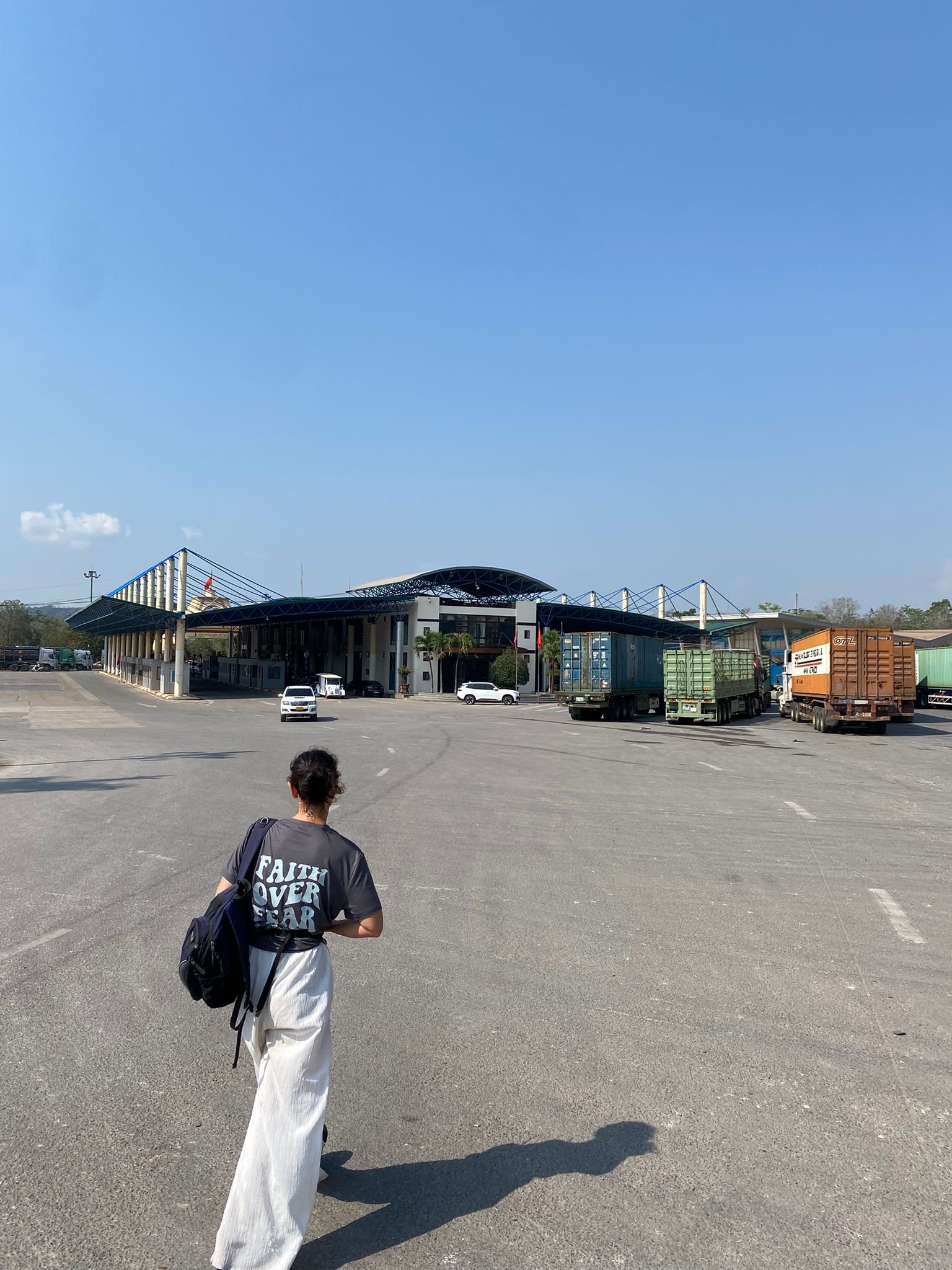 Assistance with paperwork at the Moc Bai checkpoint